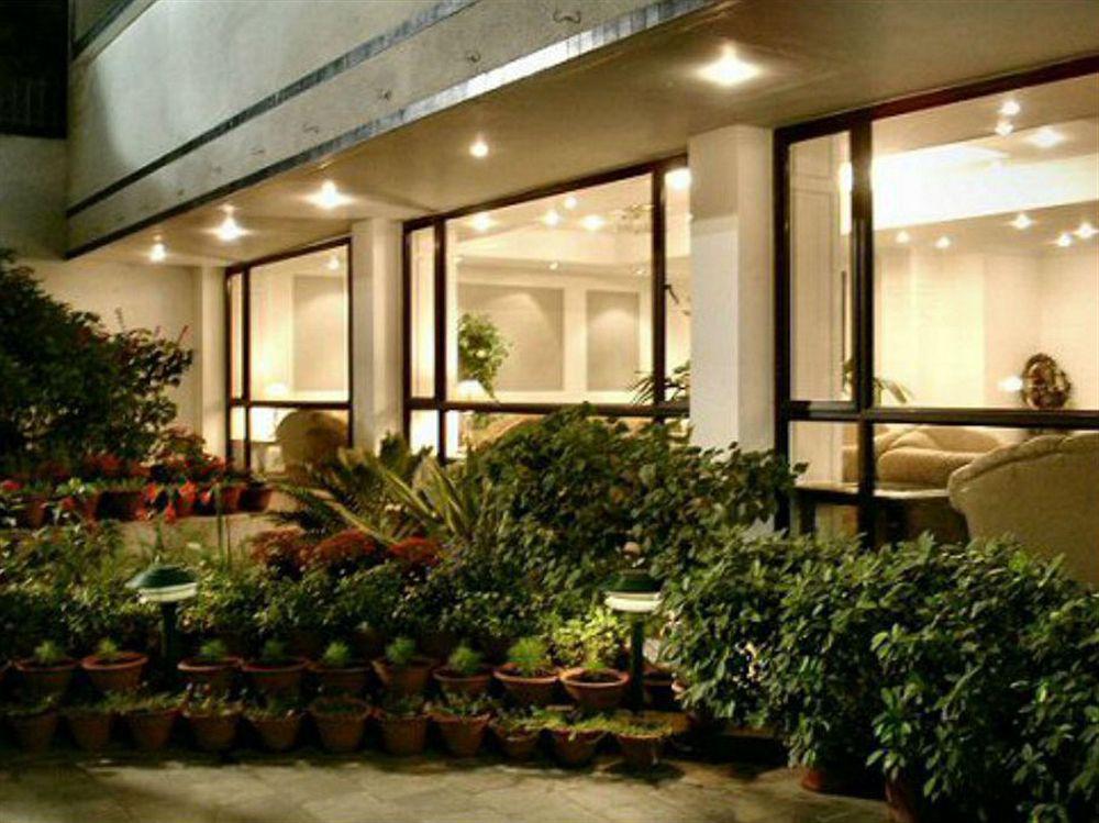 Hotel Vaibhav Varanasi Dış mekan fotoğraf